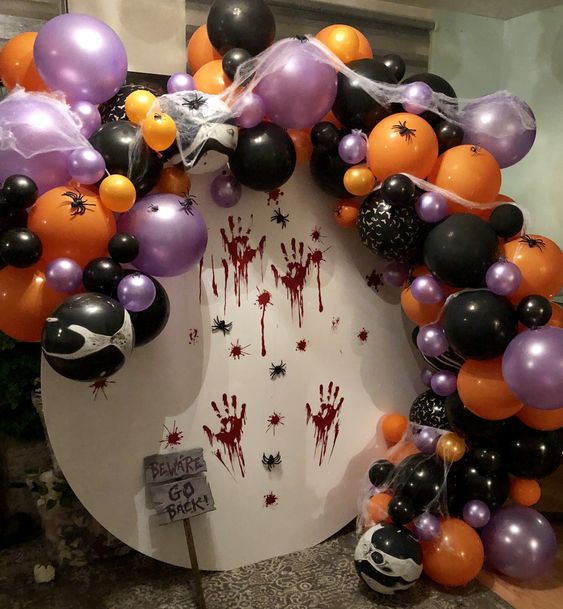 Фотозона из шариков на Хэллоуин