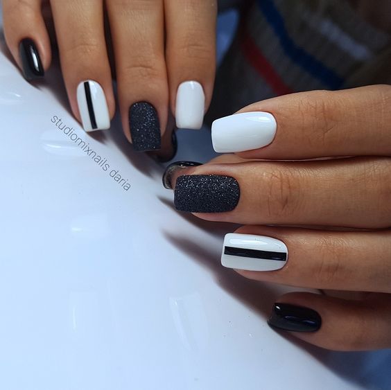 чорно-білий дизайн нігтів фото
