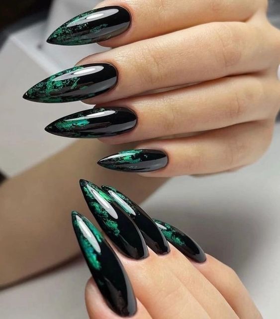 черно-зеленый дизайн ногтей