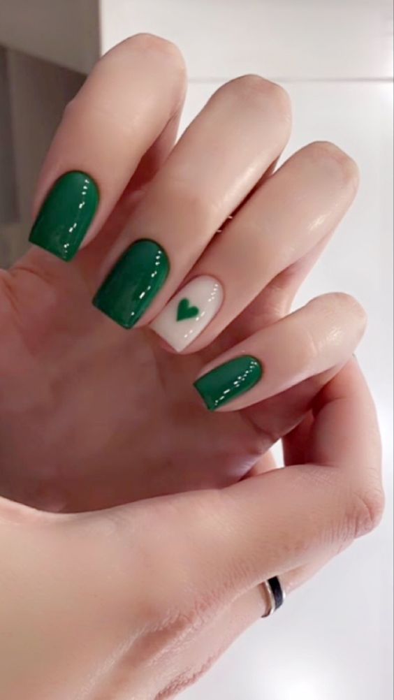 Дизайн ногтей в зеленом цвете