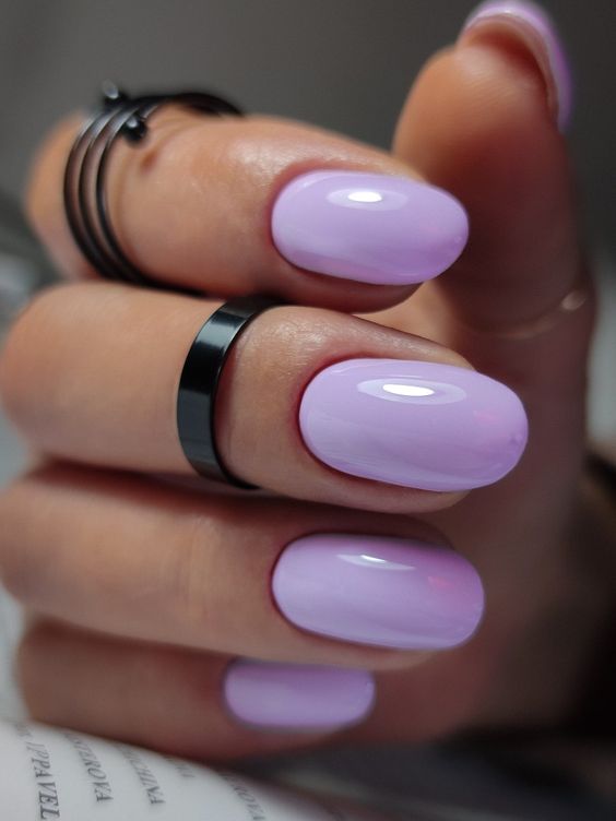 Фіолетовий дизайн нігтів