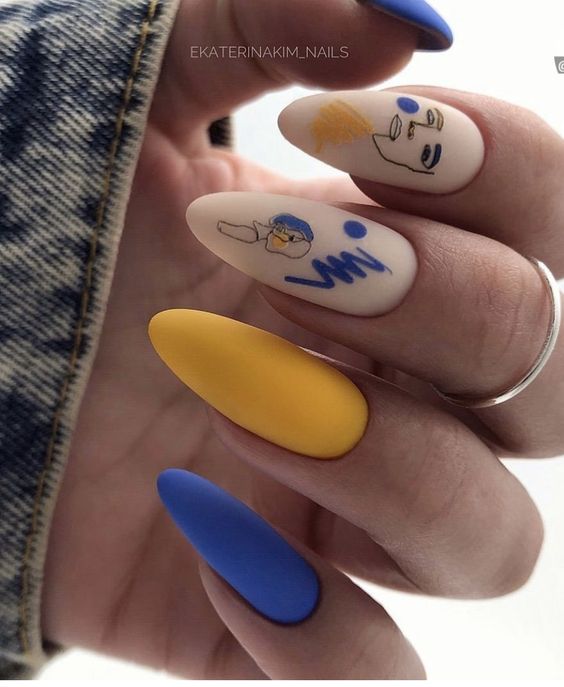 украинский патриотический маникюр на длинные ногти фото