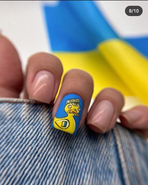маникюр стемпинг с украинской символикой