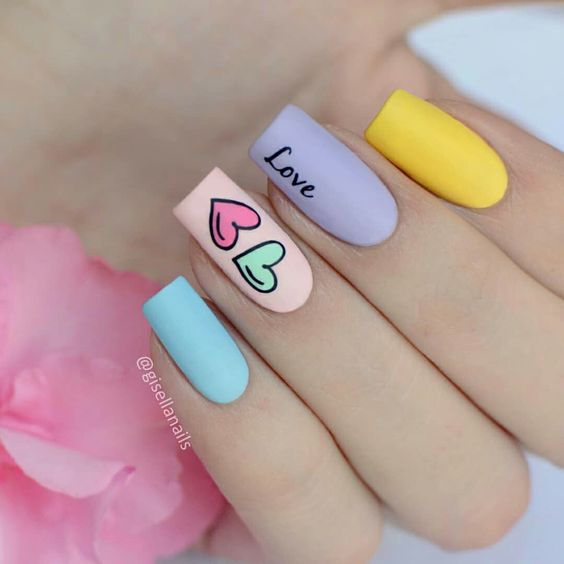 разноцветный дизайн ногтей 
