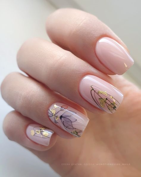 квітковий дизайн нігтів