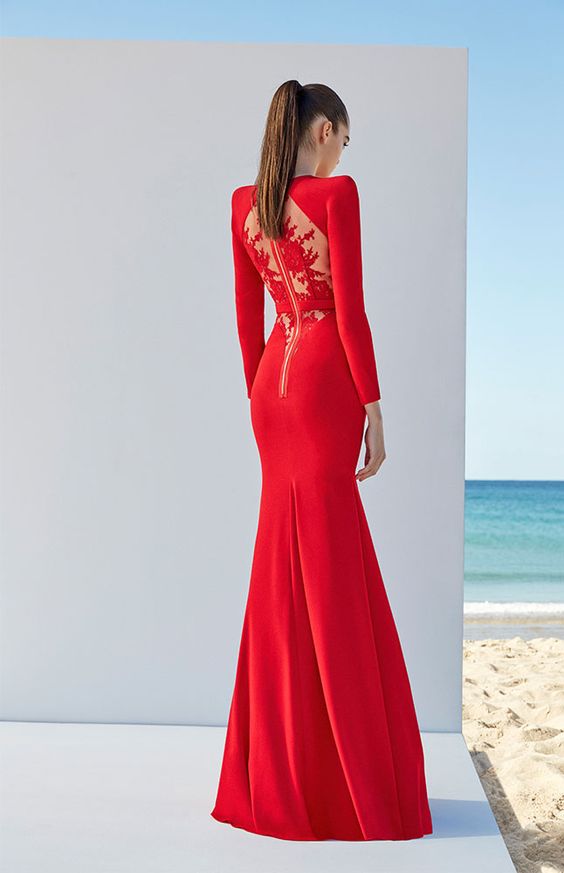 Червона сукня в пол