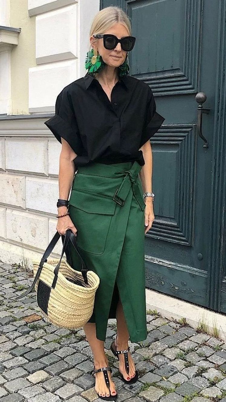 модная зеленая юбка-карандаш