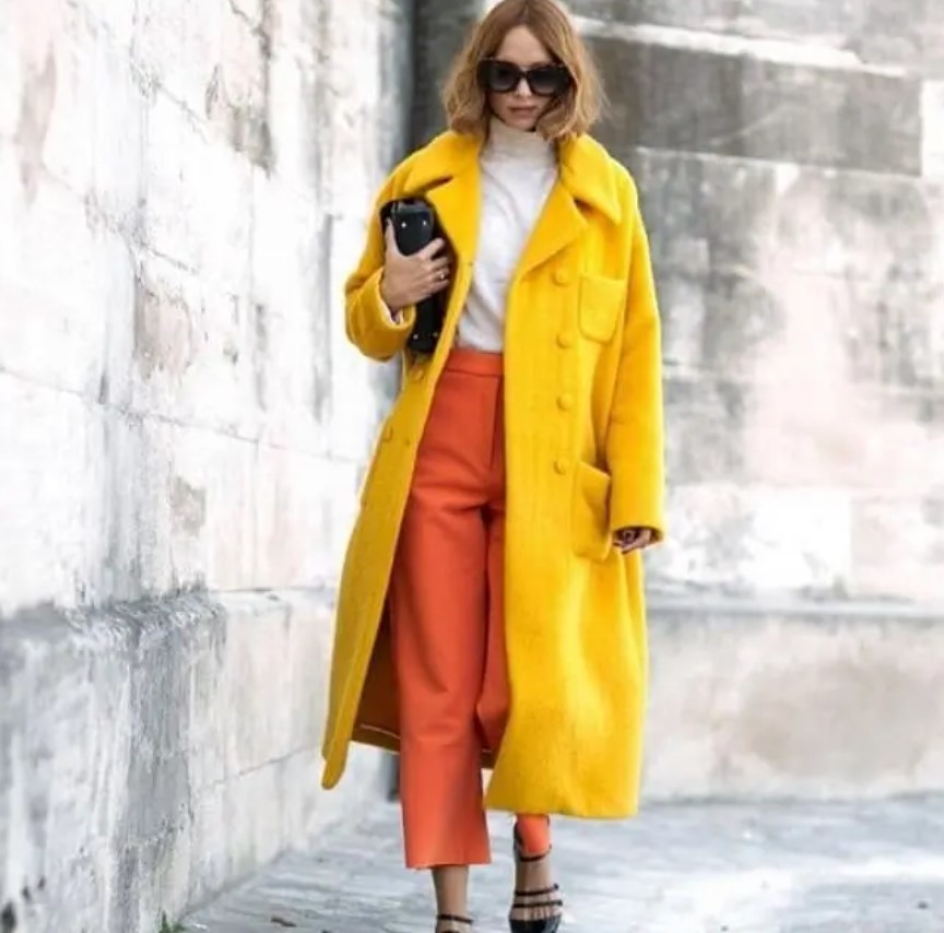 модное желтое пальто: фото трендов