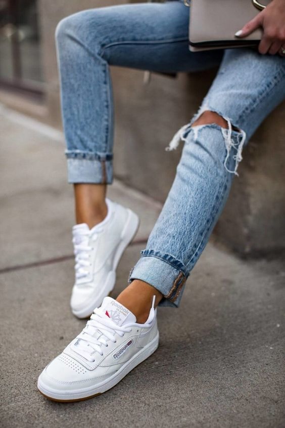 Белые женские кроссовки