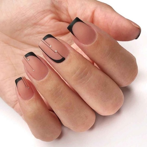 Черный френч на квадратную форму ногтей