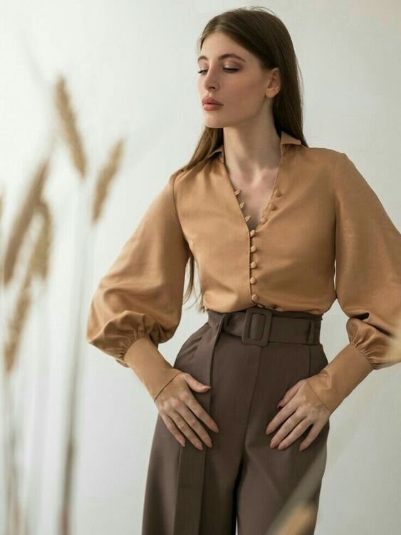 Блуза с объемным рукавом