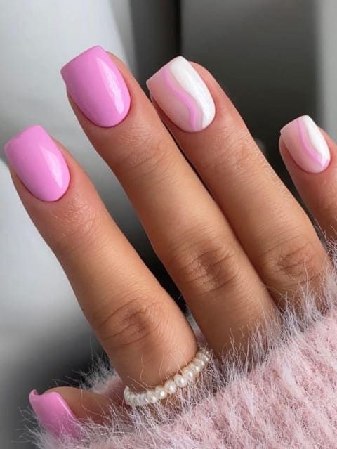 рожевий манікюр на короткі нігті з втиранням