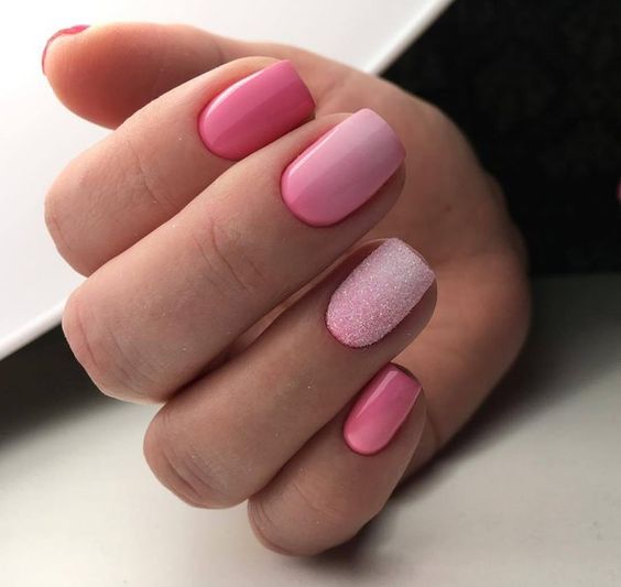 розовый маникюр на короткие ногти с омбре