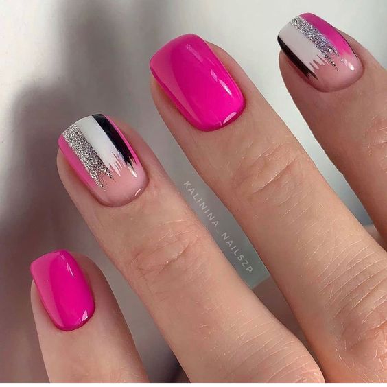 розовый маникюр на короткие ногти с геометрией
