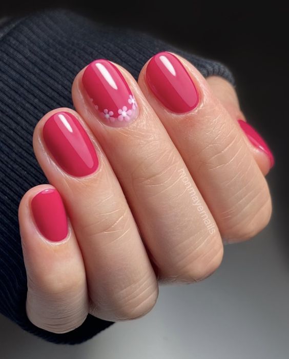 розовый маникюр на короткие ногти с декором - идеи с фото