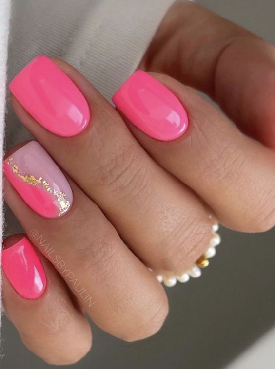 рожевий манікюр на короткі нігті з фольгою